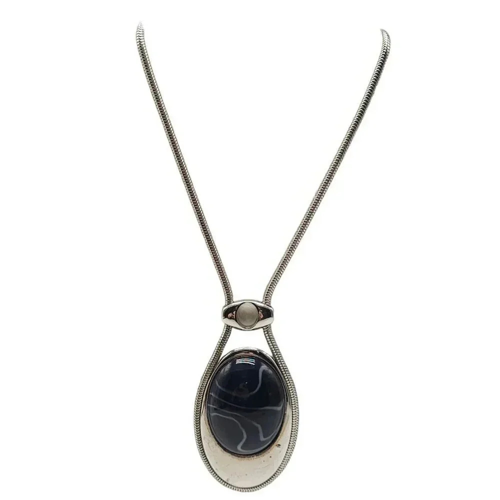 Black White Acrylic Oval MOP Reversible Lariat Necklace Silver Tone Vintage